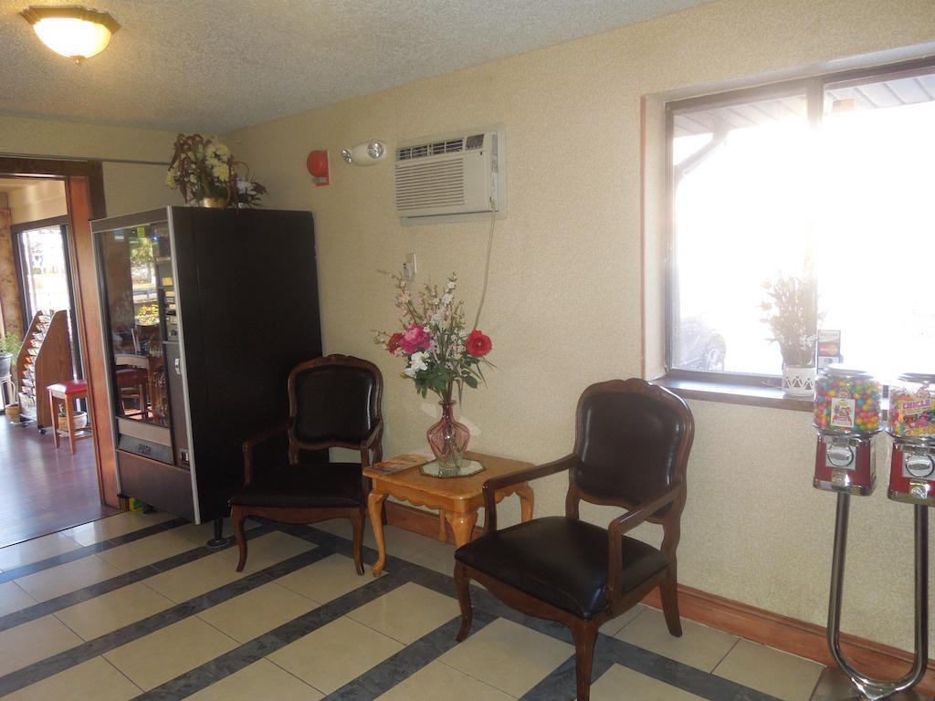 Motel Super 8 By Wyndham Waldorf Exterior foto