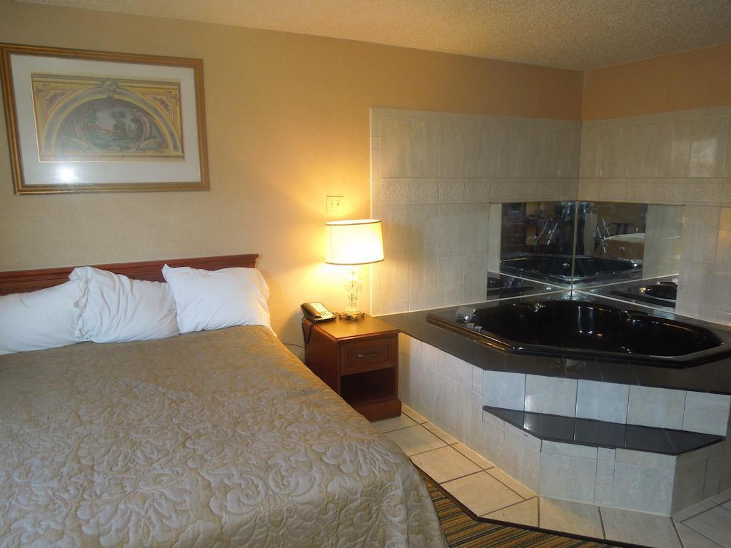 Motel Super 8 By Wyndham Waldorf Exterior foto