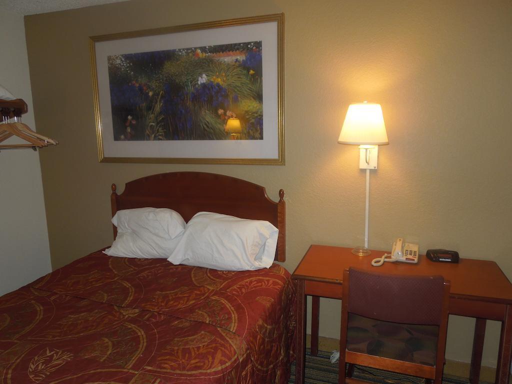 Motel Super 8 By Wyndham Waldorf Exterior foto