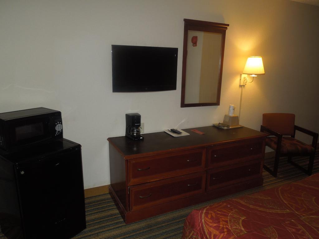 Motel Super 8 By Wyndham Waldorf Exterior foto