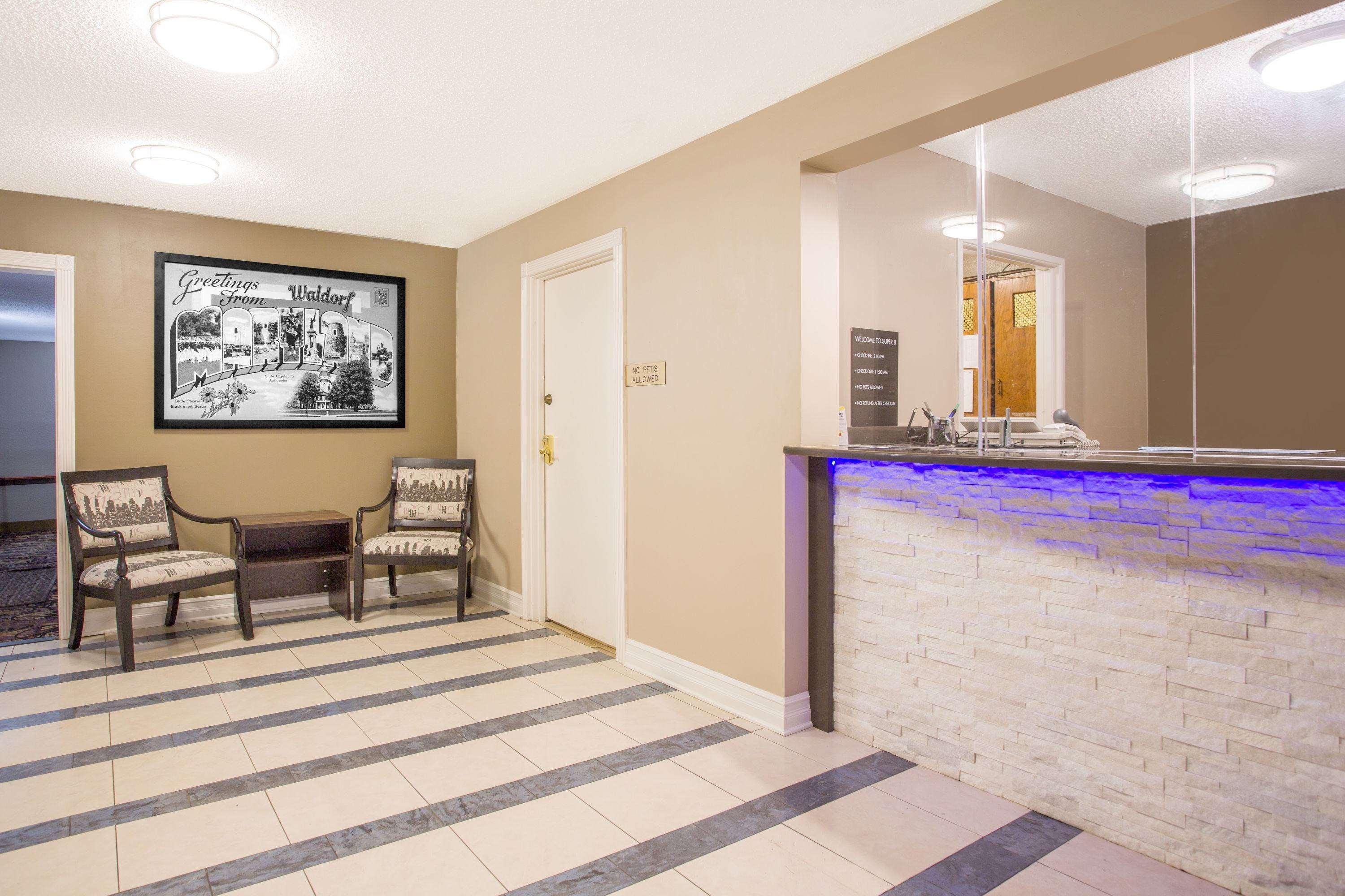 Motel Super 8 By Wyndham Waldorf Exterior foto