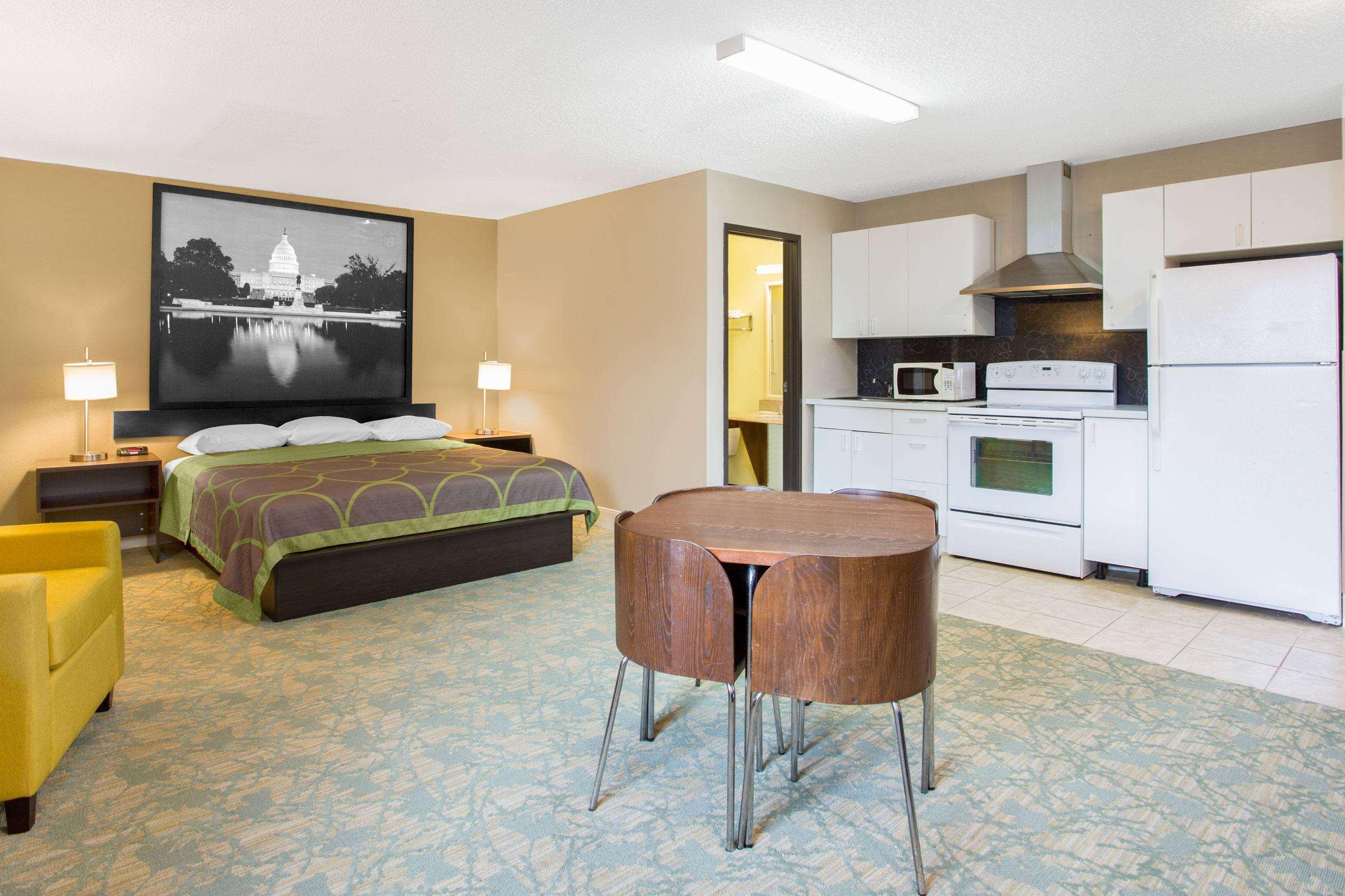 Motel Super 8 By Wyndham Waldorf Exterior foto