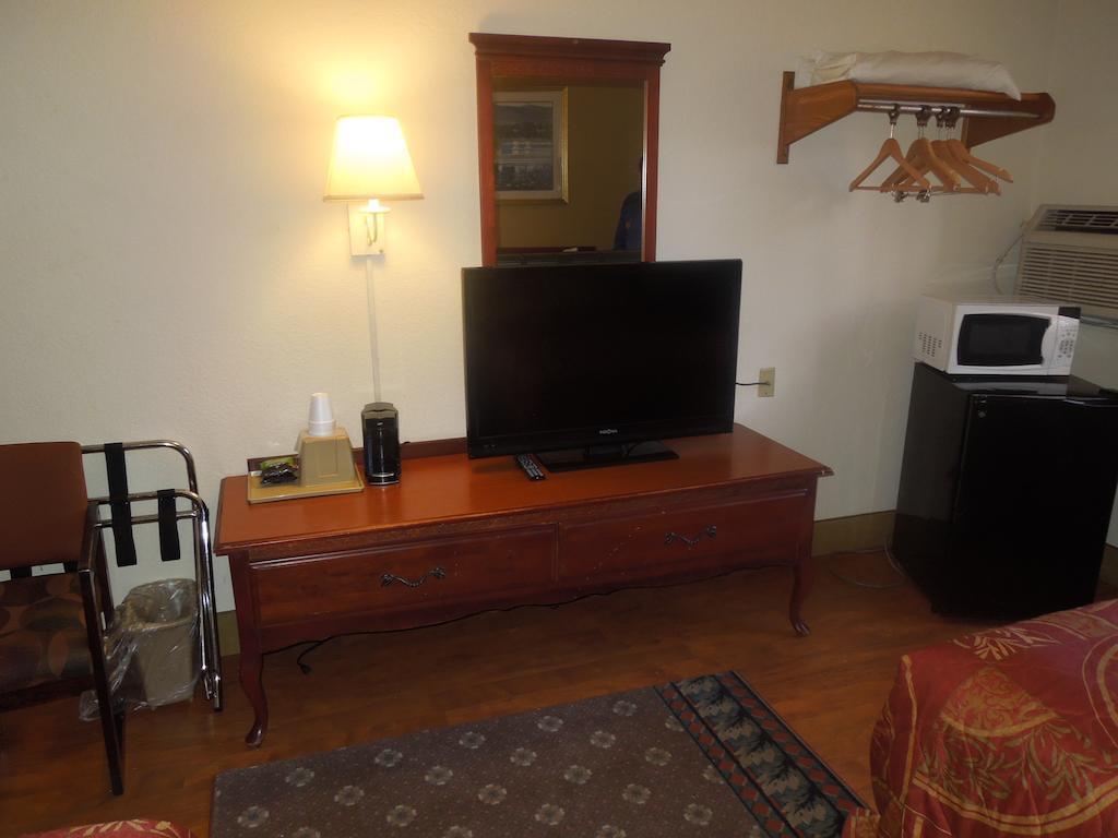 Motel Super 8 By Wyndham Waldorf Exterior foto