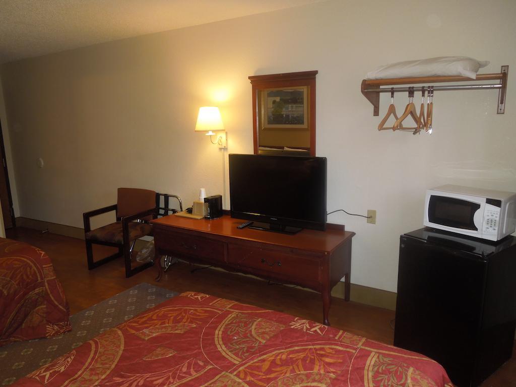 Motel Super 8 By Wyndham Waldorf Exterior foto