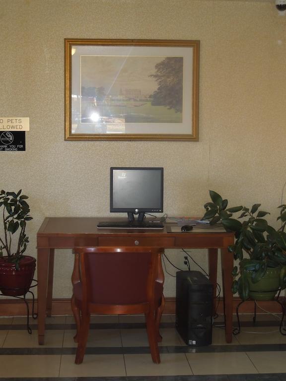 Motel Super 8 By Wyndham Waldorf Exterior foto