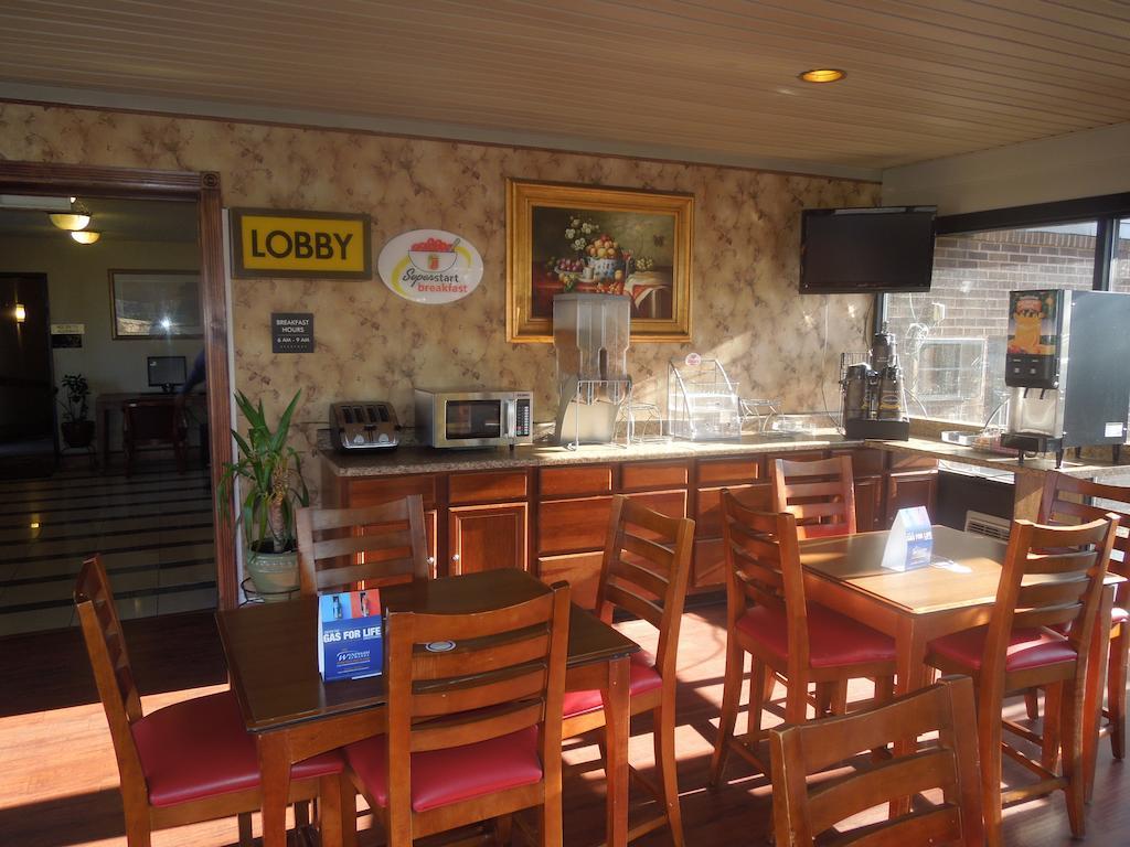 Motel Super 8 By Wyndham Waldorf Exterior foto