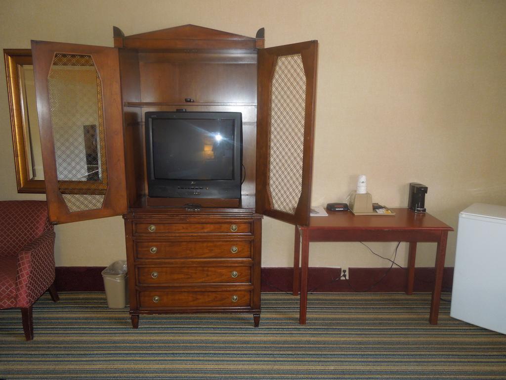 Motel Super 8 By Wyndham Waldorf Exterior foto