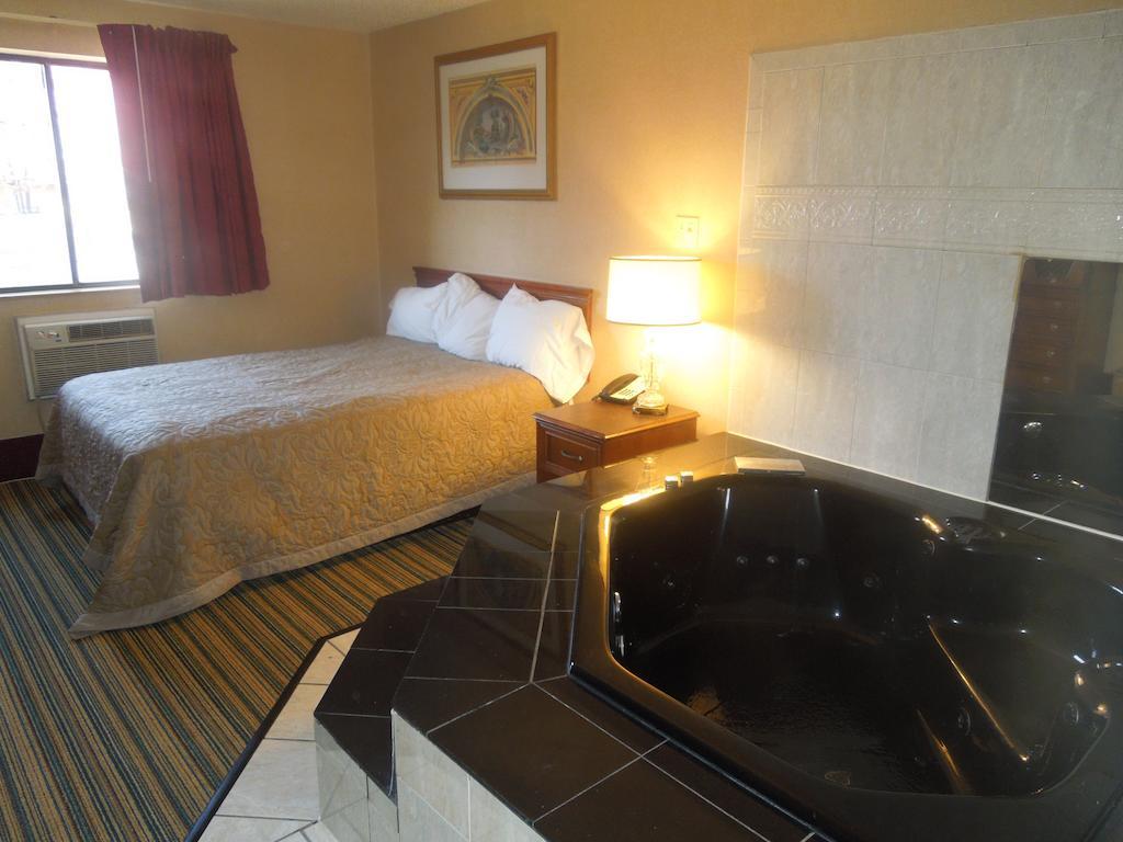 Motel Super 8 By Wyndham Waldorf Exterior foto