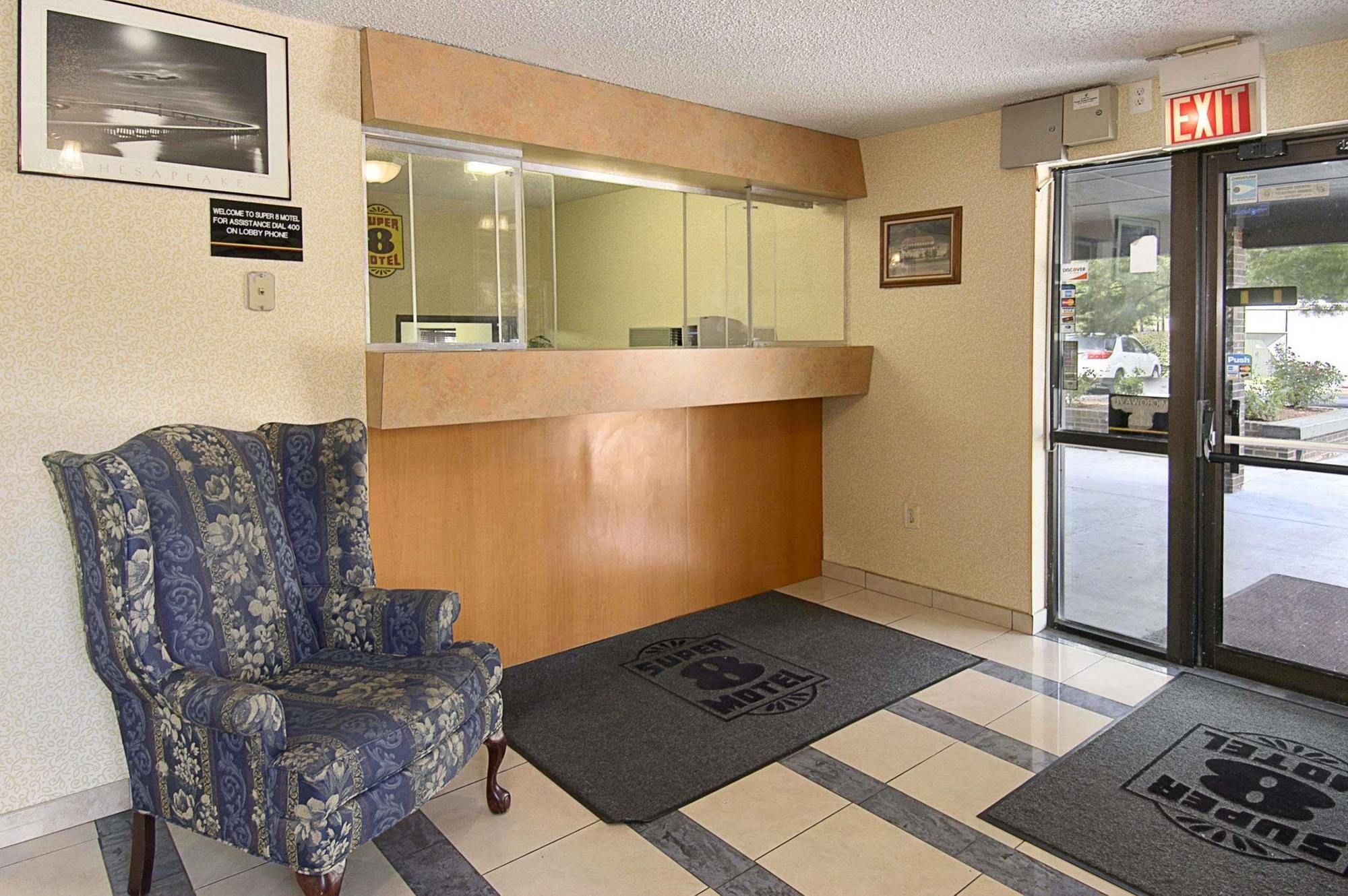 Motel Super 8 By Wyndham Waldorf Exterior foto