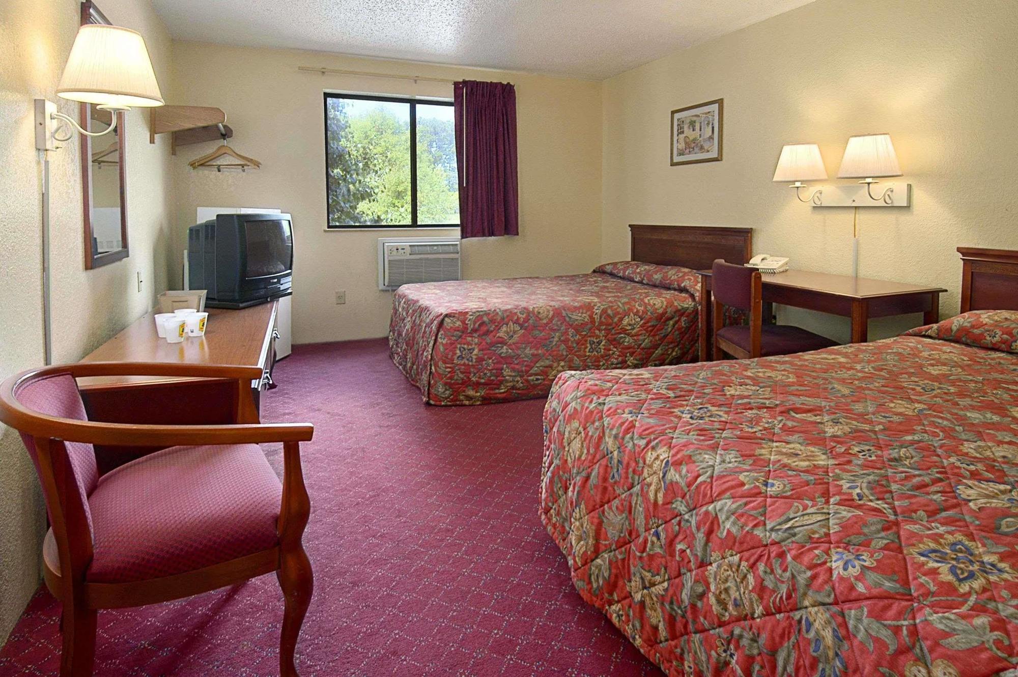 Motel Super 8 By Wyndham Waldorf Exterior foto